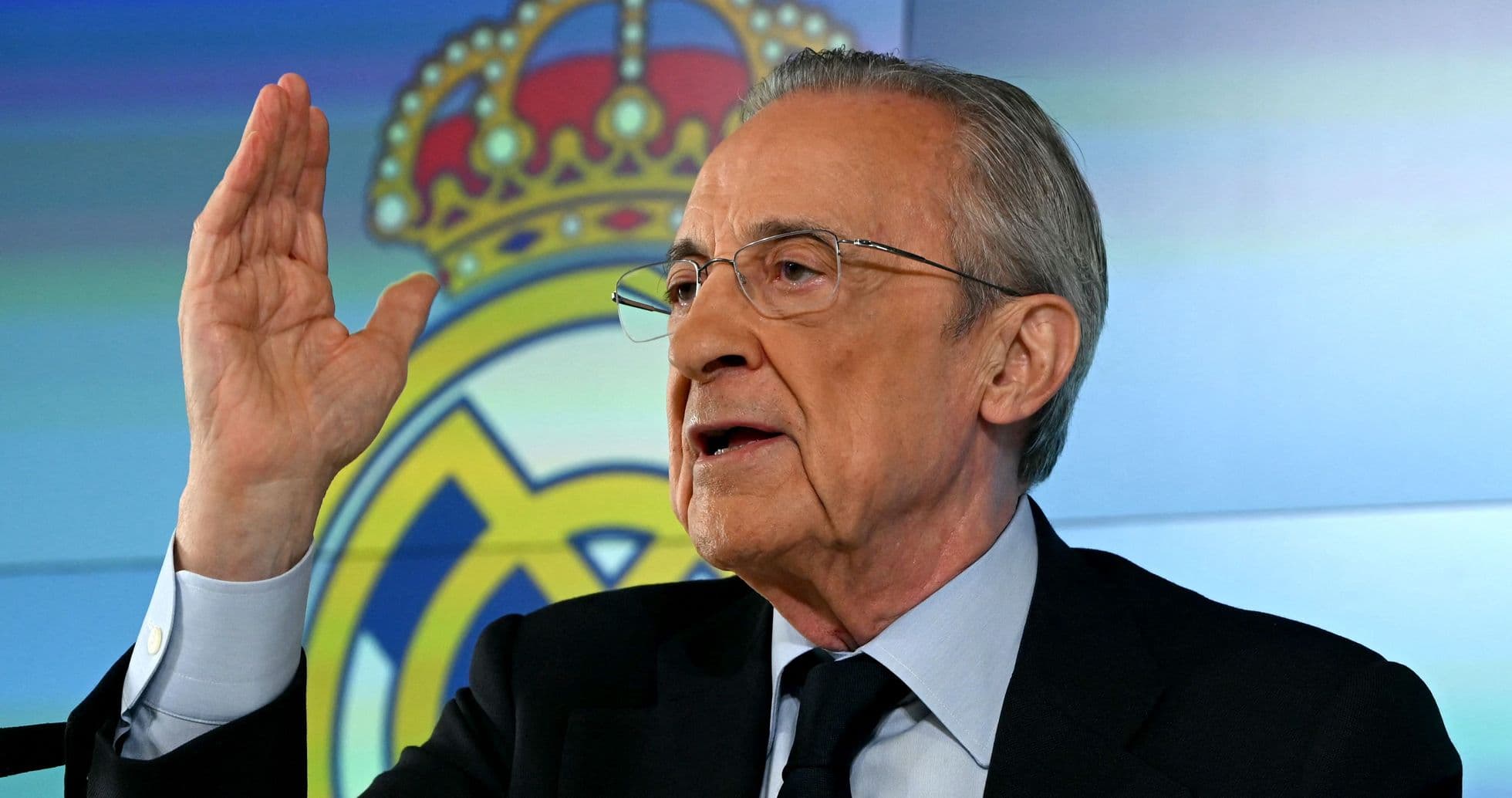 Presidente de Real Madrid hablando en conferencia de prensa
