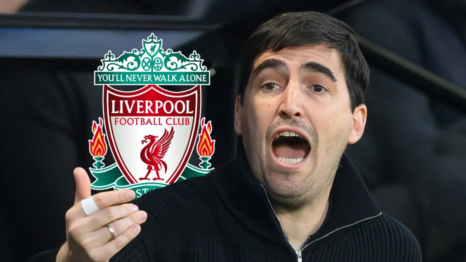 Entrenador gesticulando frente al escudo de Liverpool