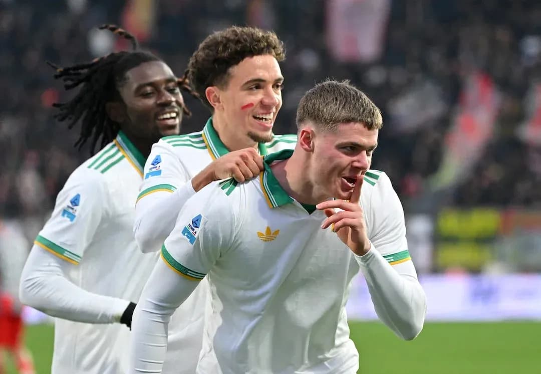 Jugadores celebrando un gol en partido de Serie A