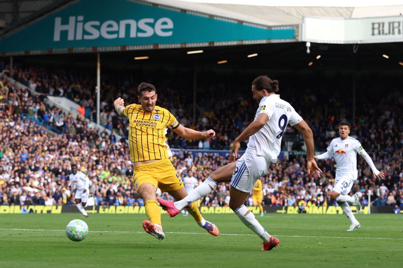 Jugador de Brighton derribado por jugador de Leeds