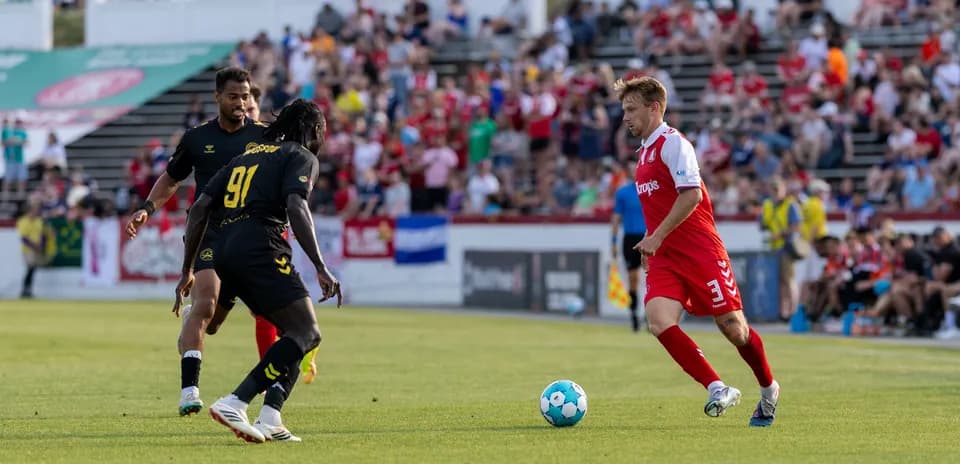 Jugadores de Charleston Battery y FC Tulsa en el partido