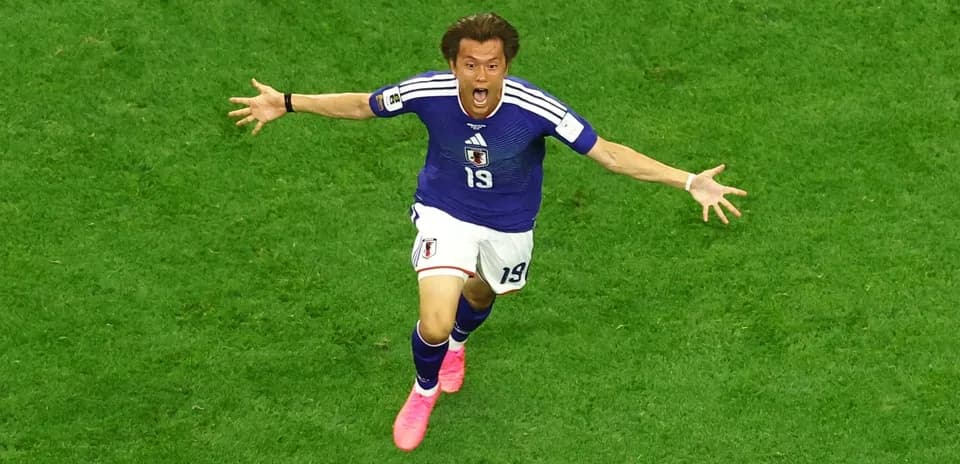 Jugador japonés celebrando un gol