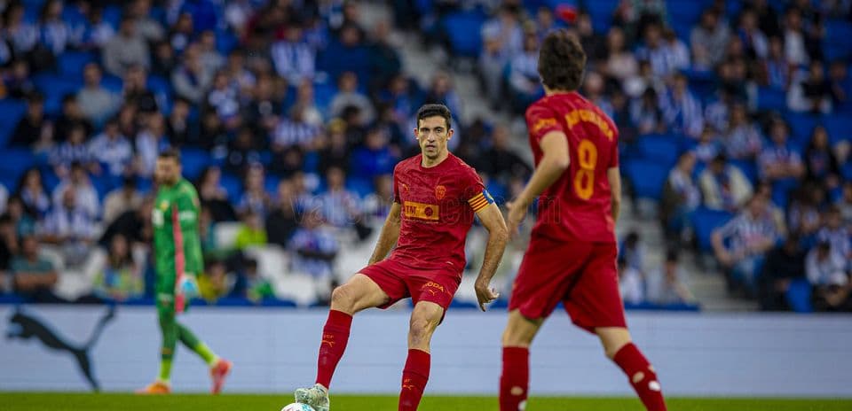Jugadores de Valencia en acción durante el partido