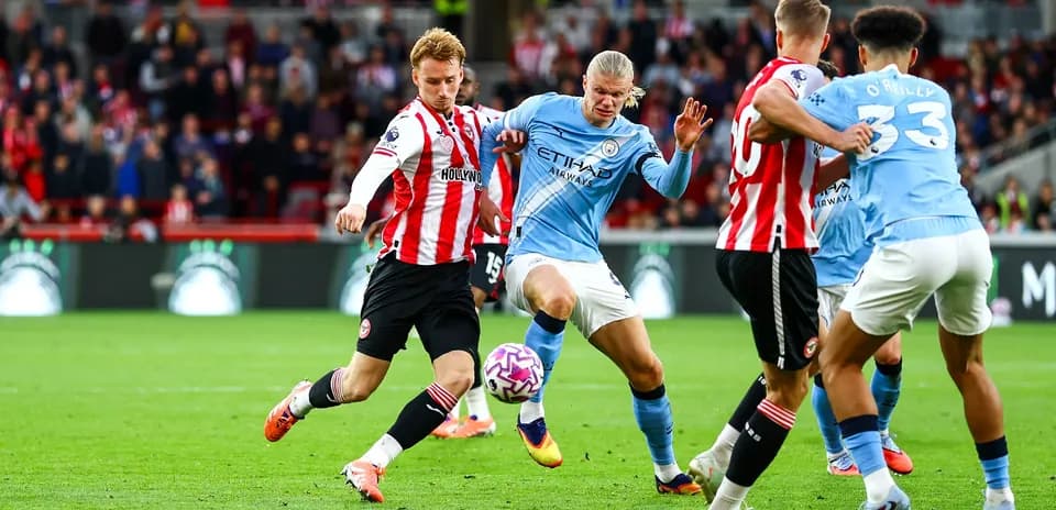 Acción del partido entre Manchester City y Brentford