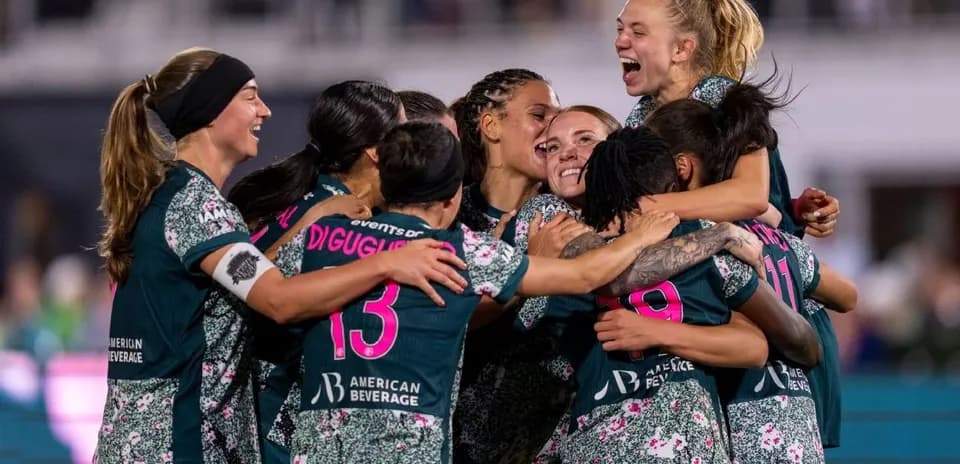 Jugadoras de San Diego Wave celebrando un gol
