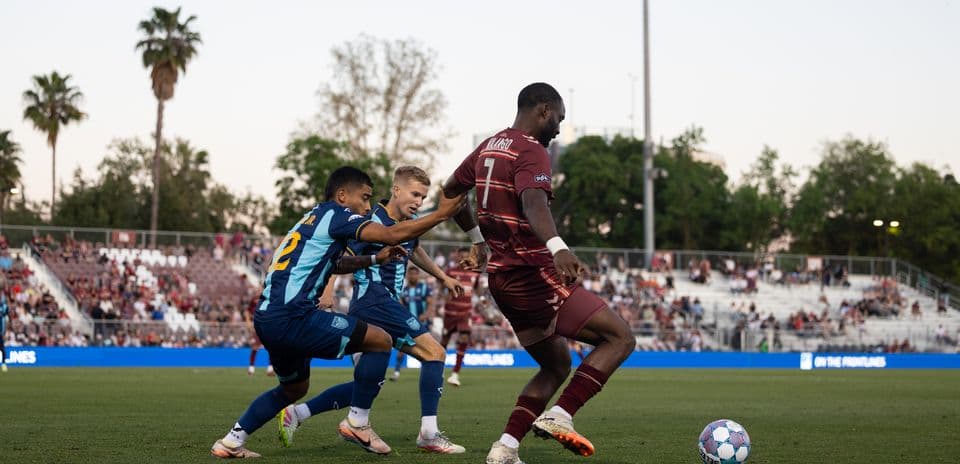 Jugando en el Sacramento Republic vs Monterey Bay