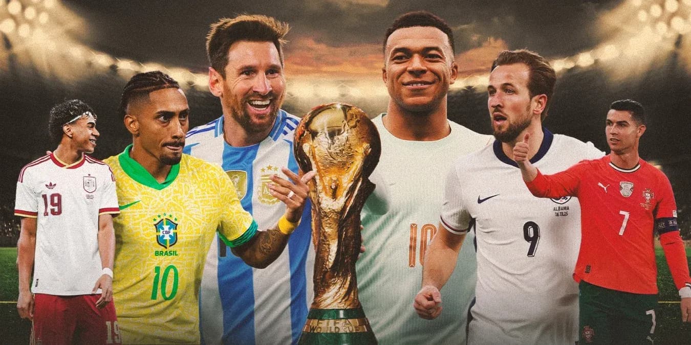 Jugadores destacados sosteniendo el trofeo de la Copa Mundial