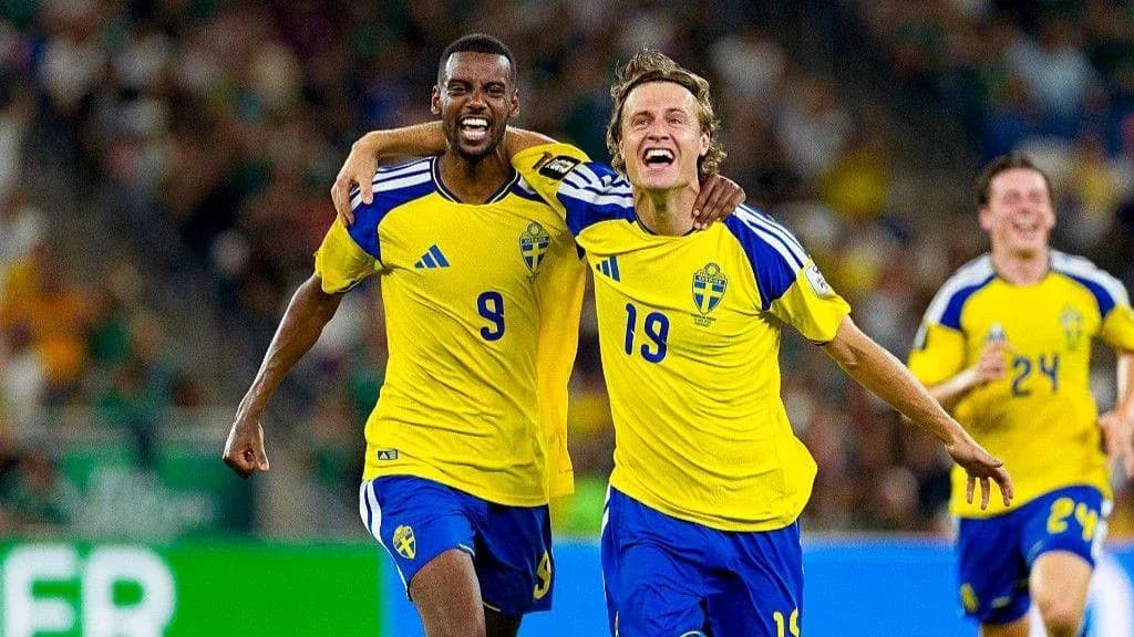 Jugadores de Suecia celebrando un gol en el partido