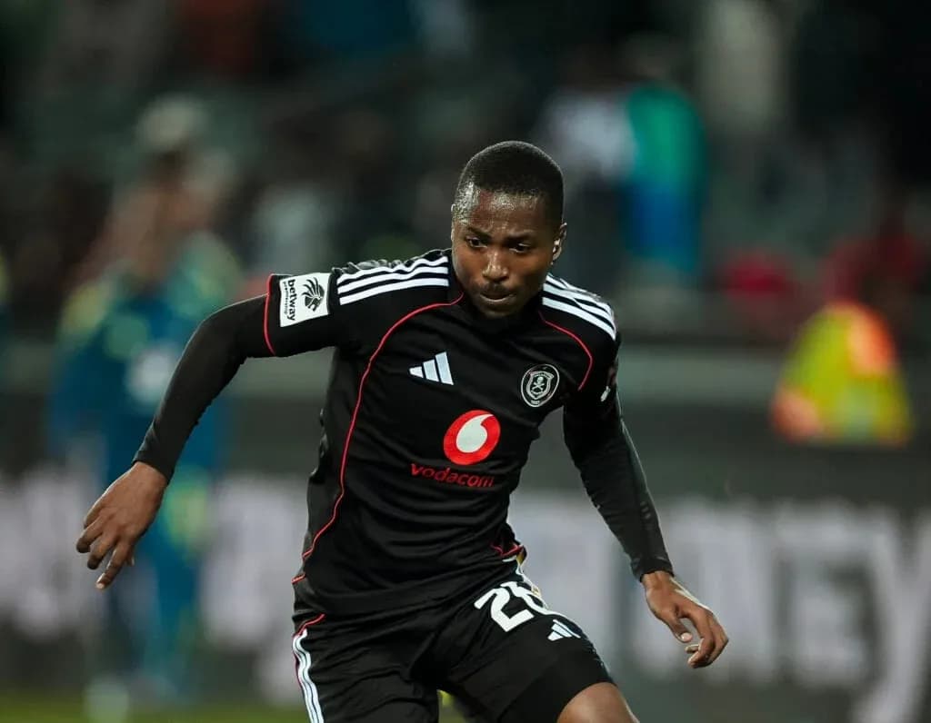 Jugador de Orlando Pirates corriendo durante un partido