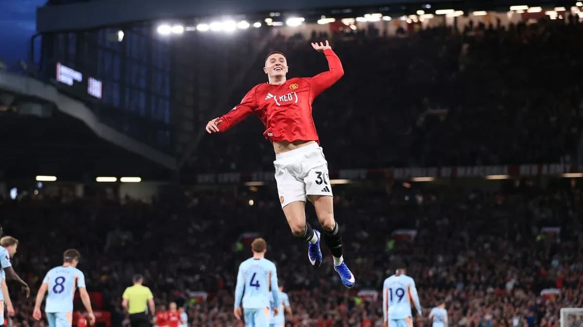 Jugador del Manchester United celebrando un gol en el estadio