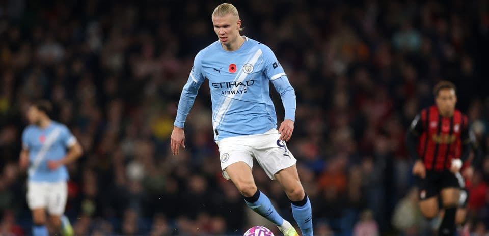 Jugador de Manchester City en acción contra Bournemouth