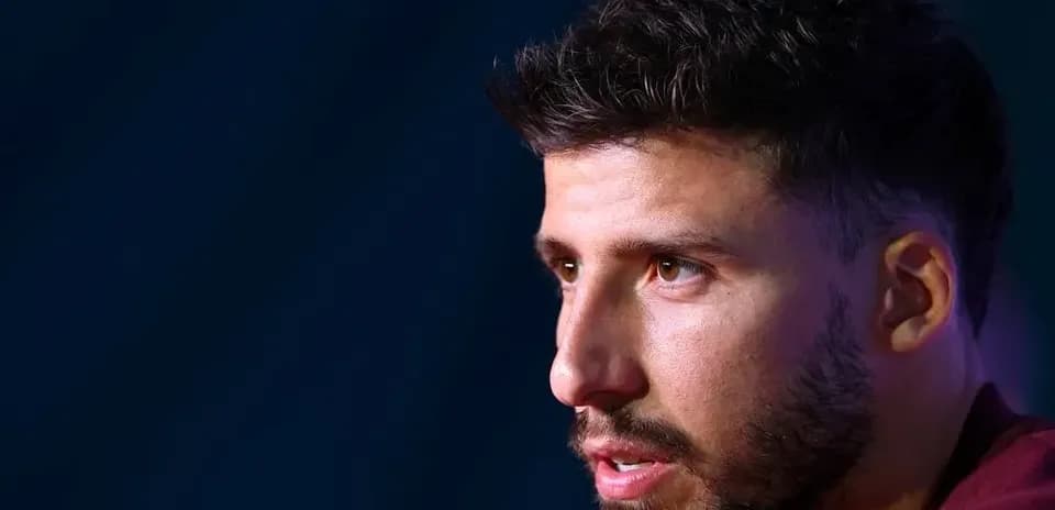 Jugador hablando en conferencia de prensa