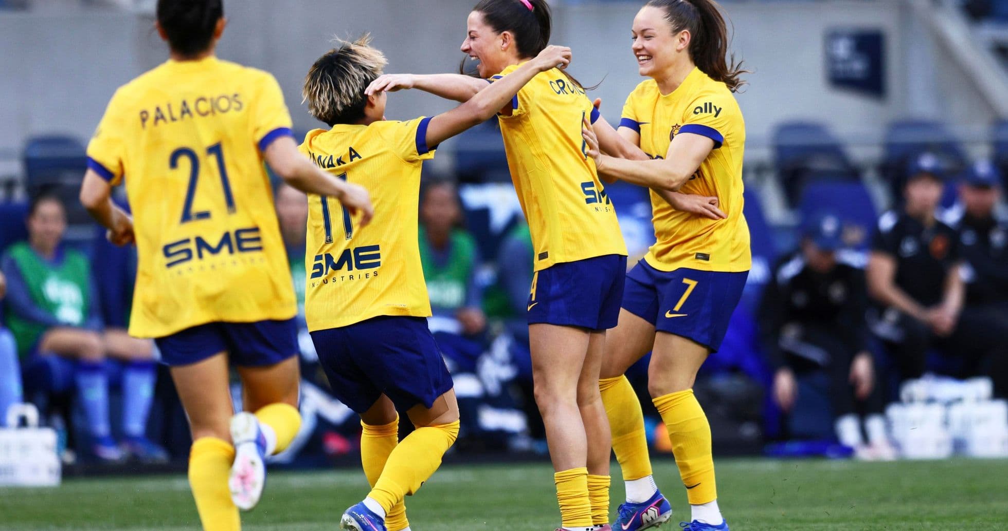 Jugadoras celebrando un gol en el partido