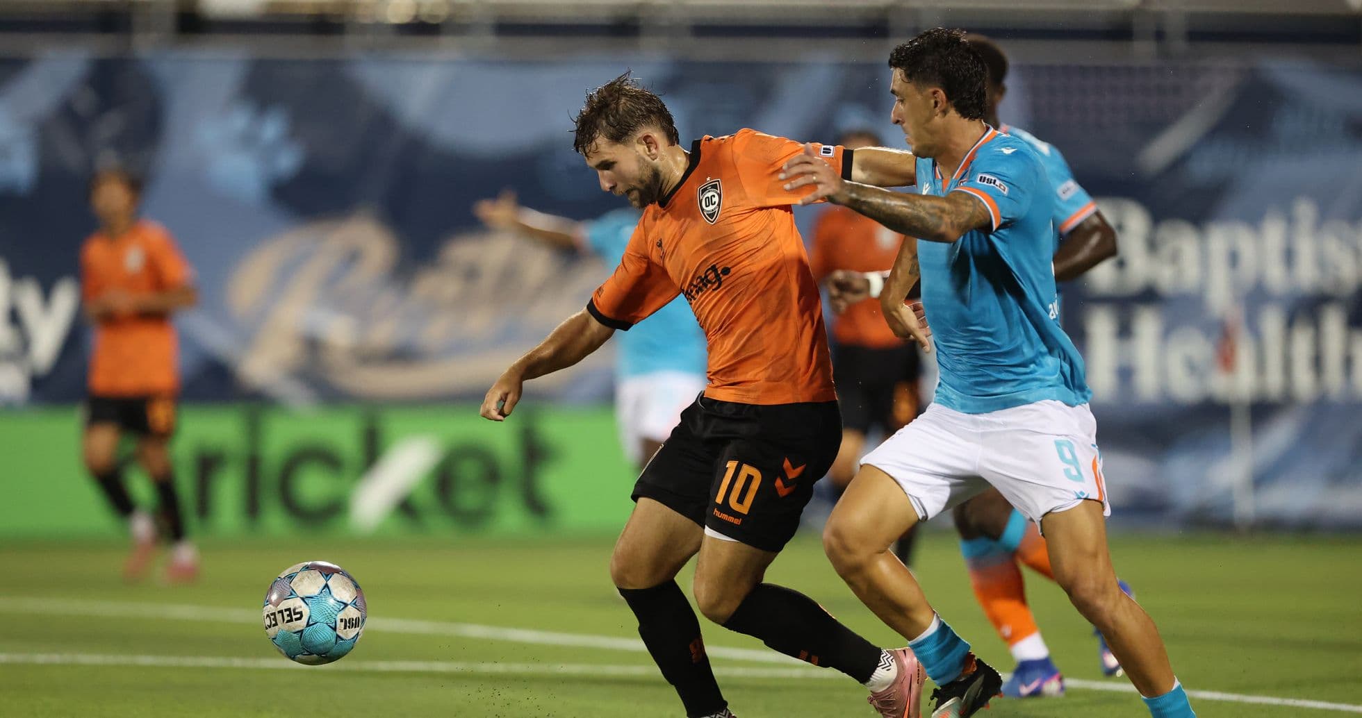 Jugadores de Miami FC y Orange County SC en acción