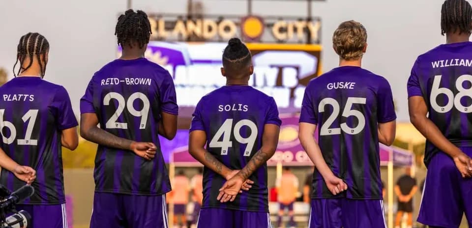 Jugadores de Orlando City II en el campo