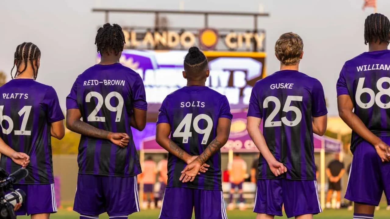 Jugadores de Orlando City II en el campo