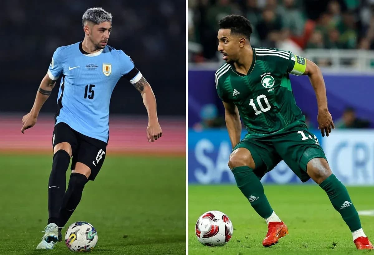 Jugadores de Arabia Saudita y Uruguay en partido