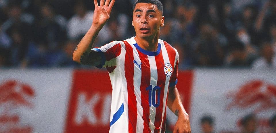 Jugador de Paraguay en partido de fútbol