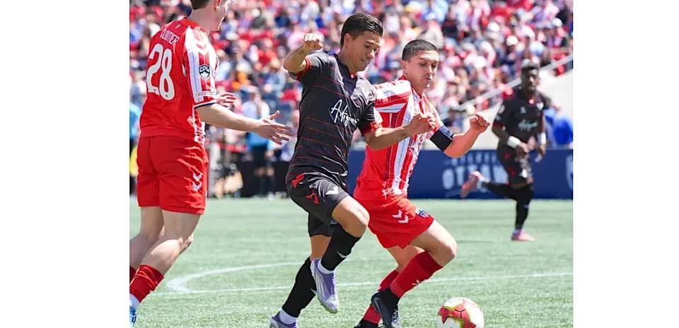 Vancouver FC contra Atlético Ottawa en acción