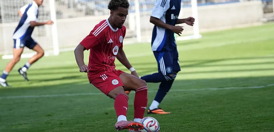 Jugador de Chicago Fire II en acción