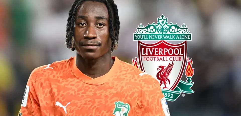 Portero de Côte d'Ivoire con camiseta naranja