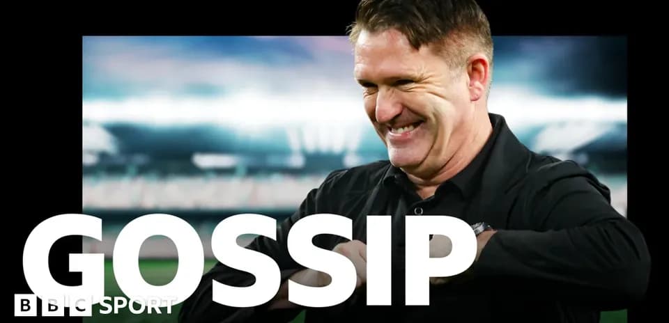 Entrenador sonriendo durante una entrevista deportiva