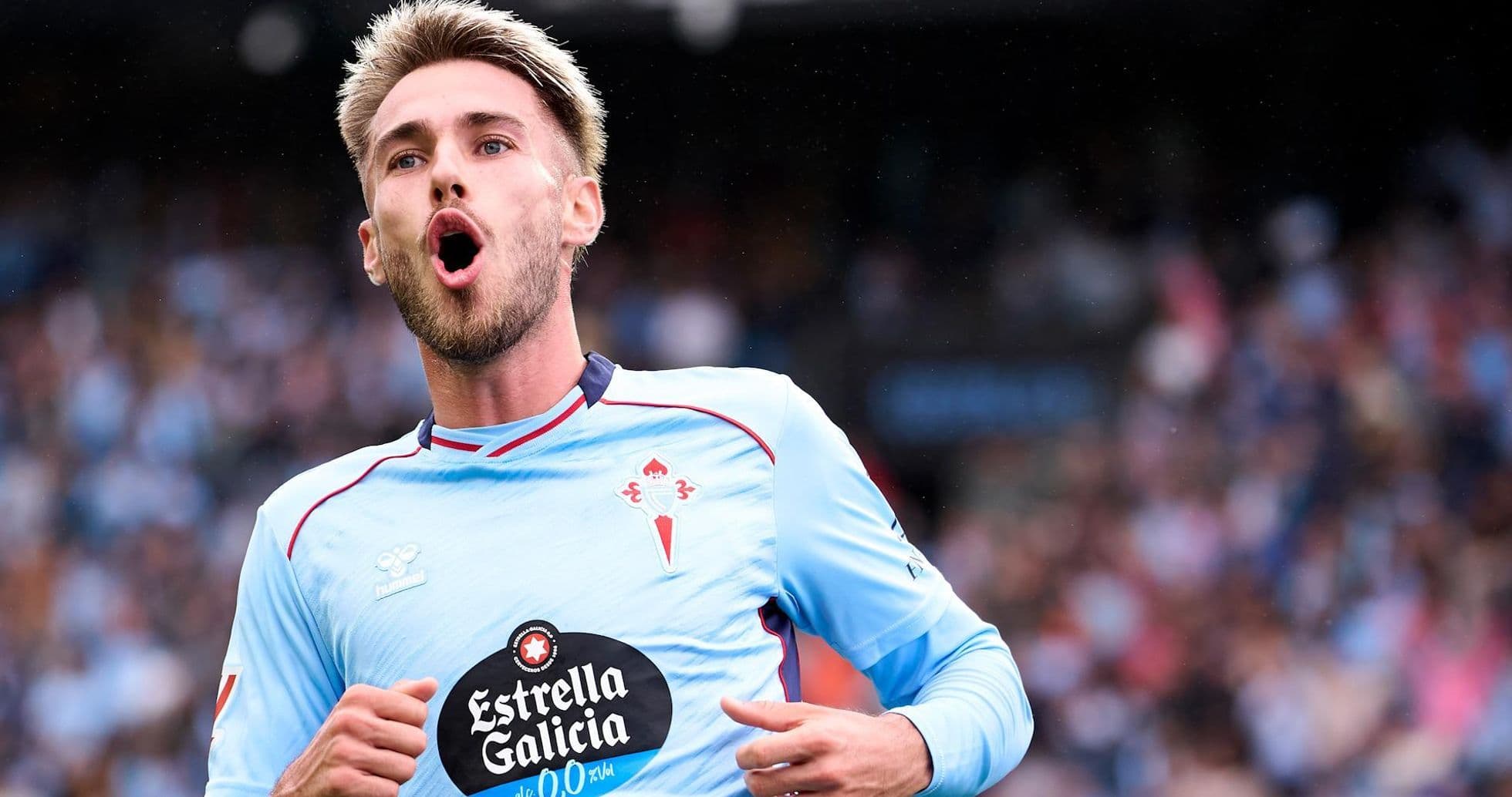 Jugador de Celta Vigo celebrando un gol Jugador de Celta Vigo celebrando un gol