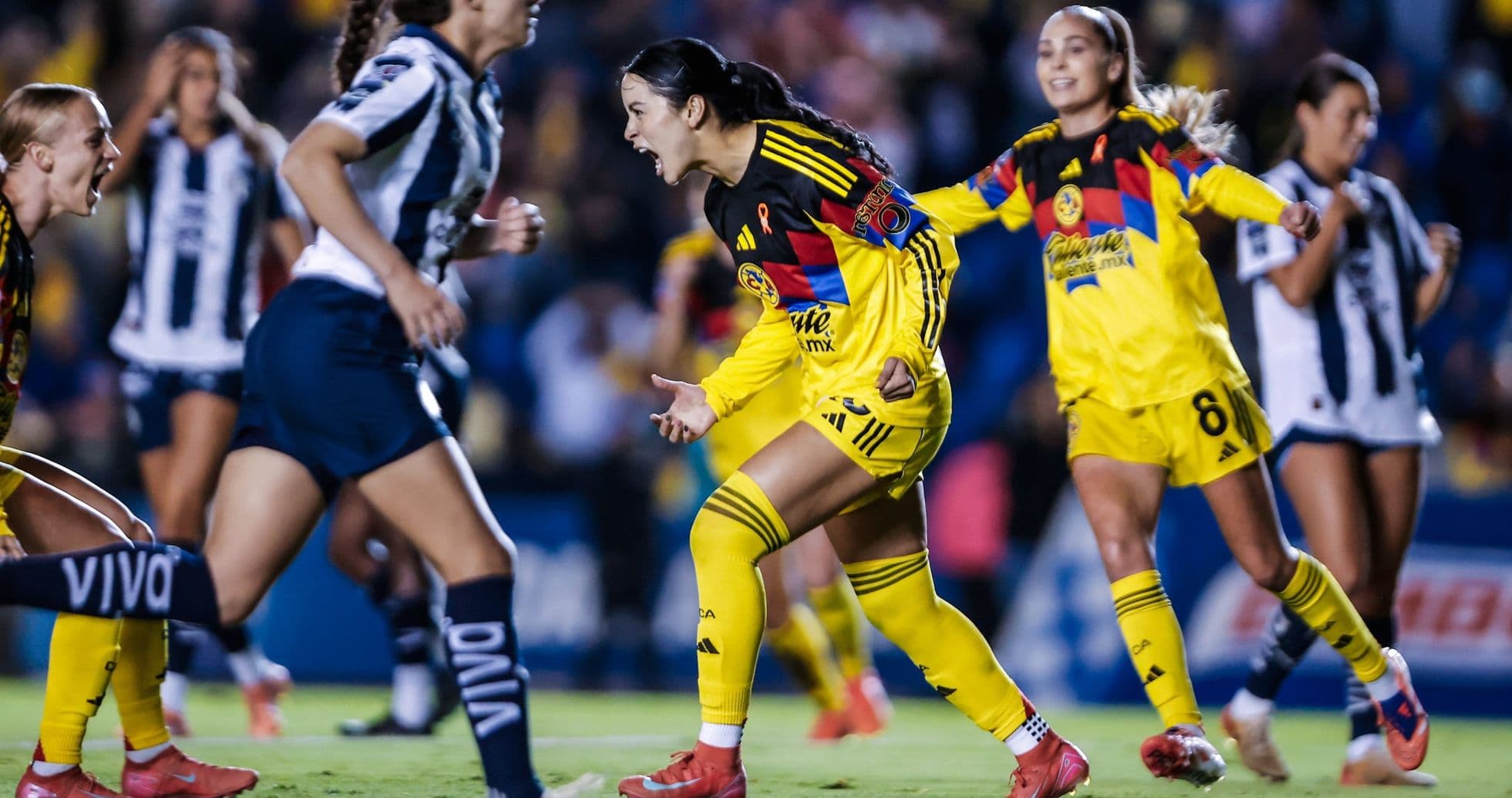 Jugadoras de América celebrando un gol Jugadoras de América celebrando un gol