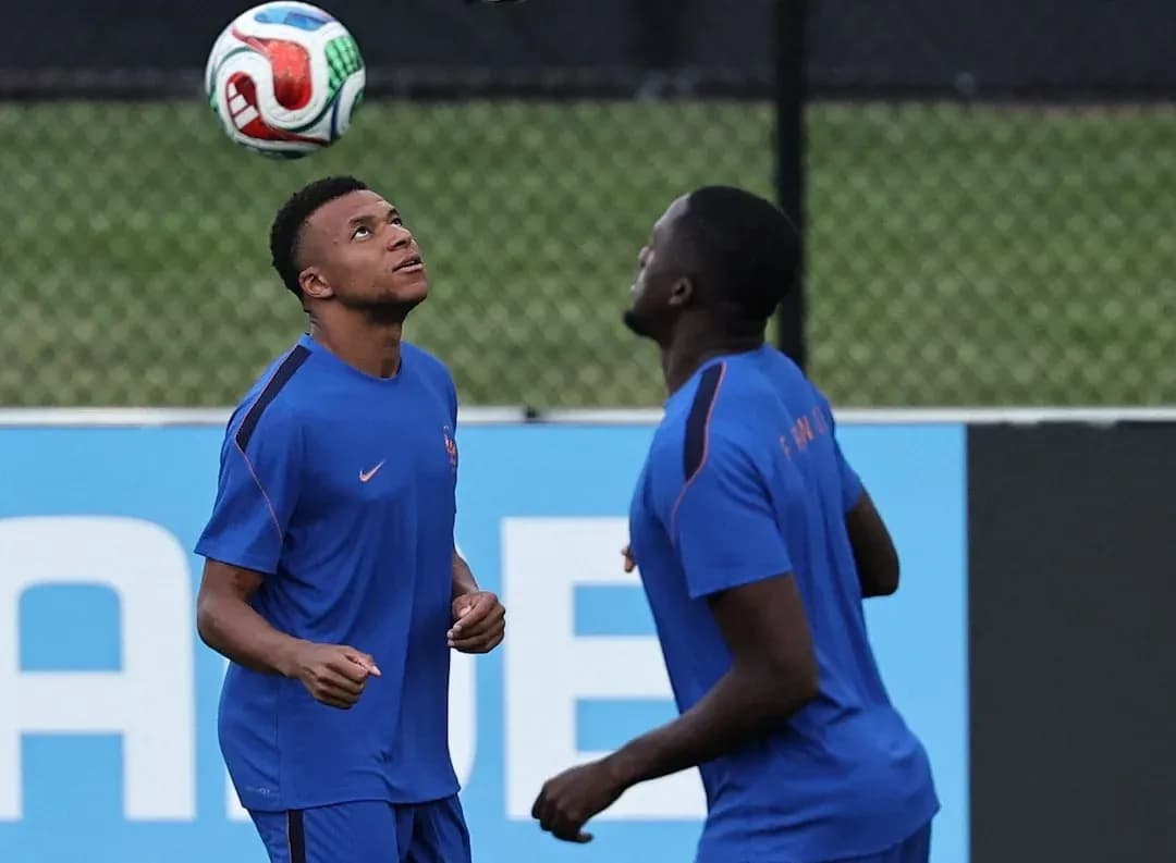 Jugadores de Francia entrenando antes del partido Jugadores de Francia entrenando antes del partido