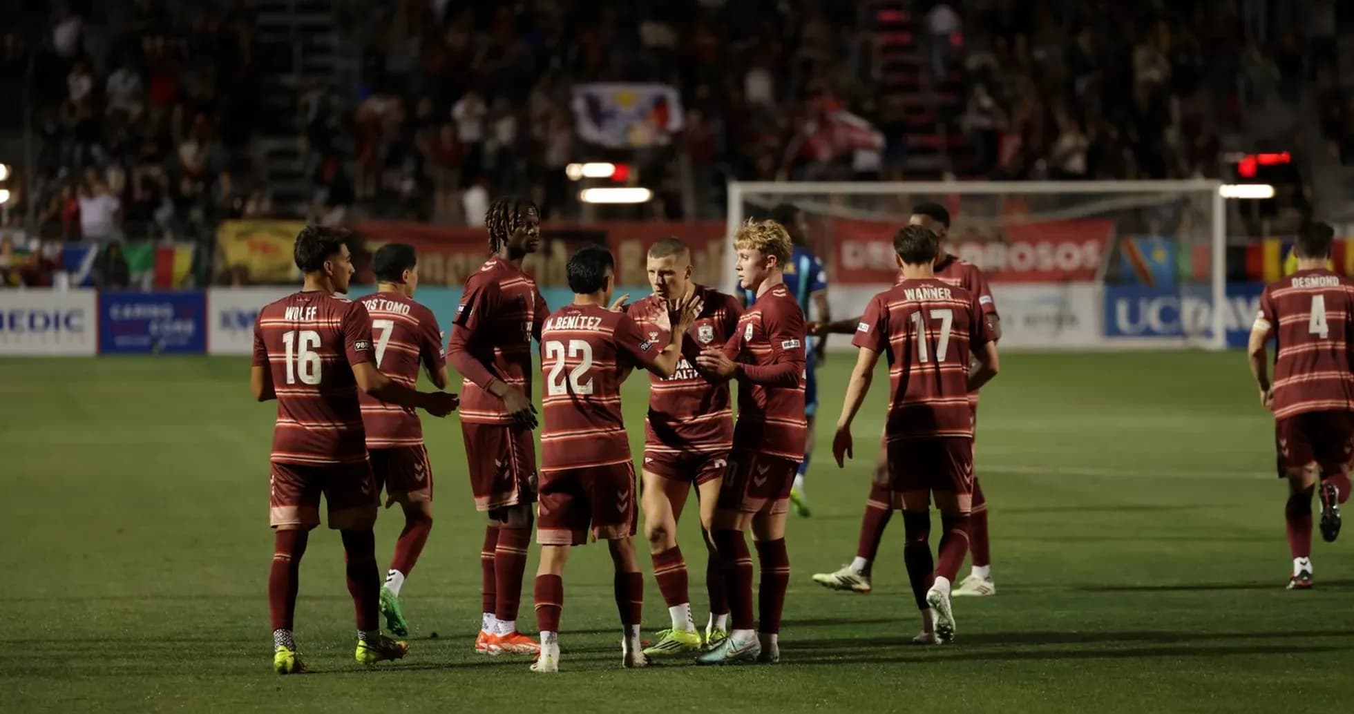 Jugadores de Colorado Springs celebrando un gol Jugadores de Colorado Springs celebrando un gol