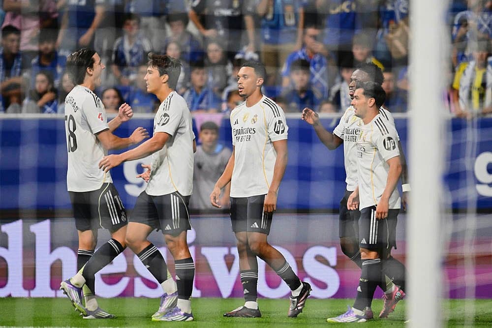 Jugadores del Real Madrid celebrando un gol Jugadores del Real Madrid celebrando un gol
