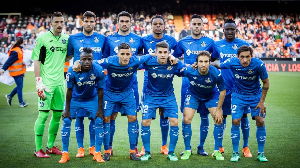 Equipo de Getafe en la alineación previa al partido Equipo de Getafe en la alineación previa al partido