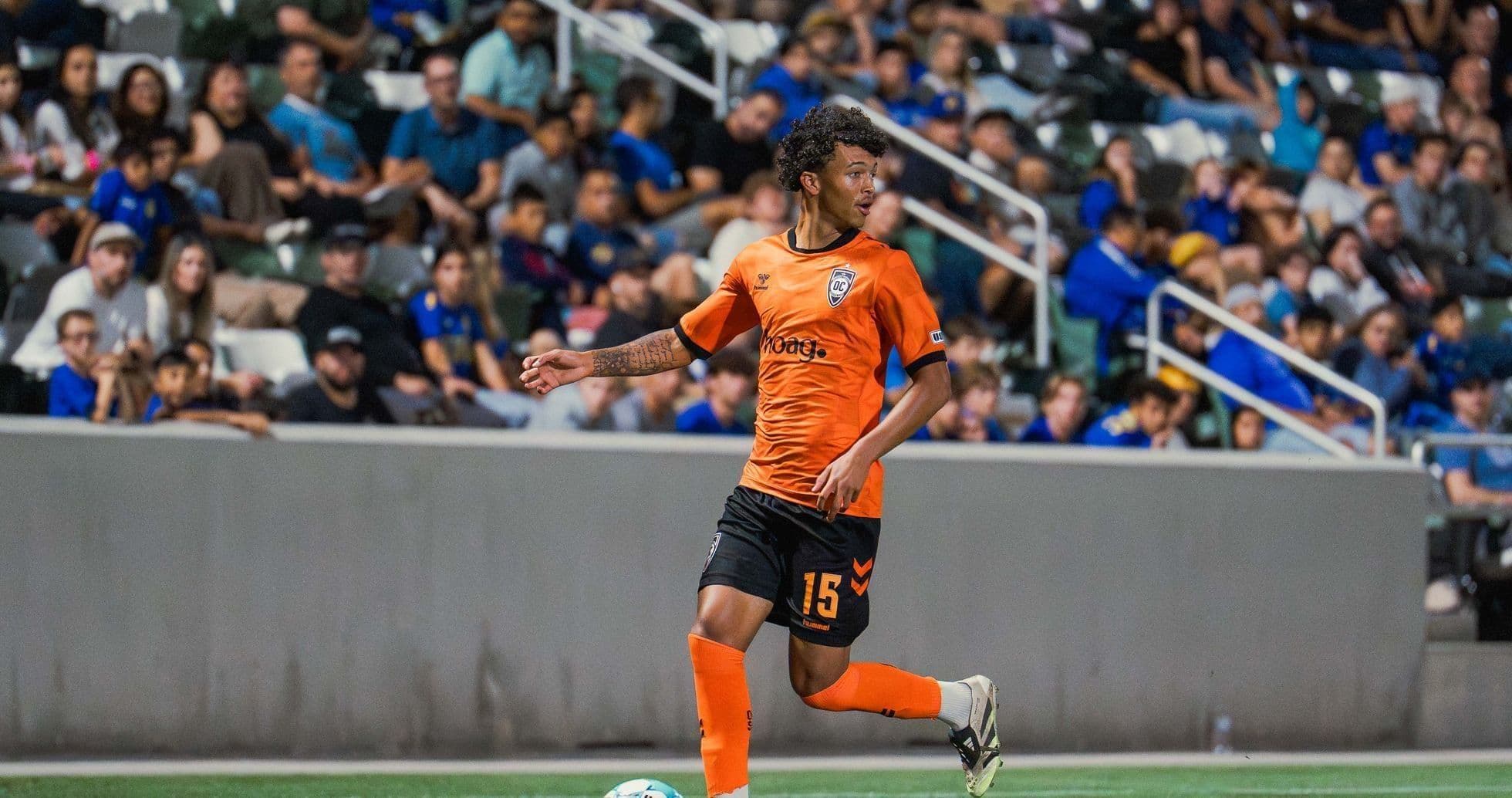 Jugador de Orange County SC en acción Jugador de Orange County SC en acción