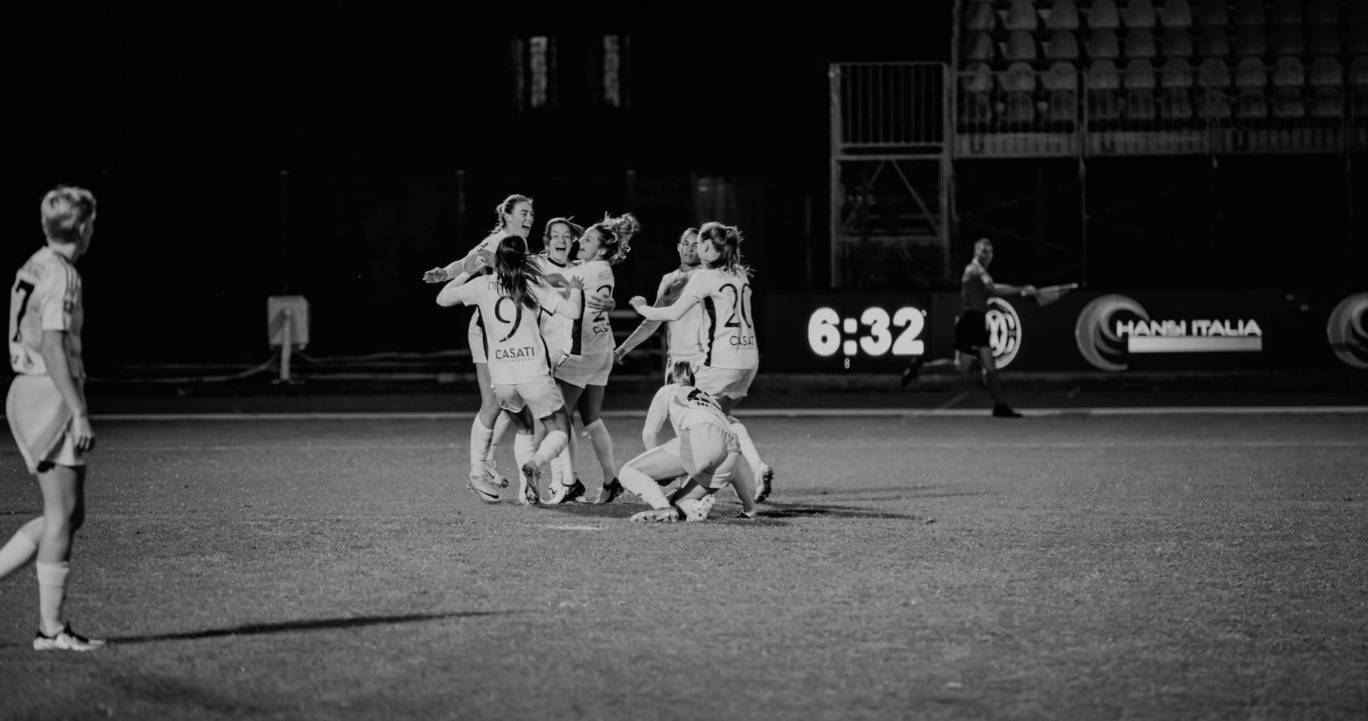 Jugadoras de Inter Milano celebrando un gol Jugadoras de Inter Milano celebrando un gol