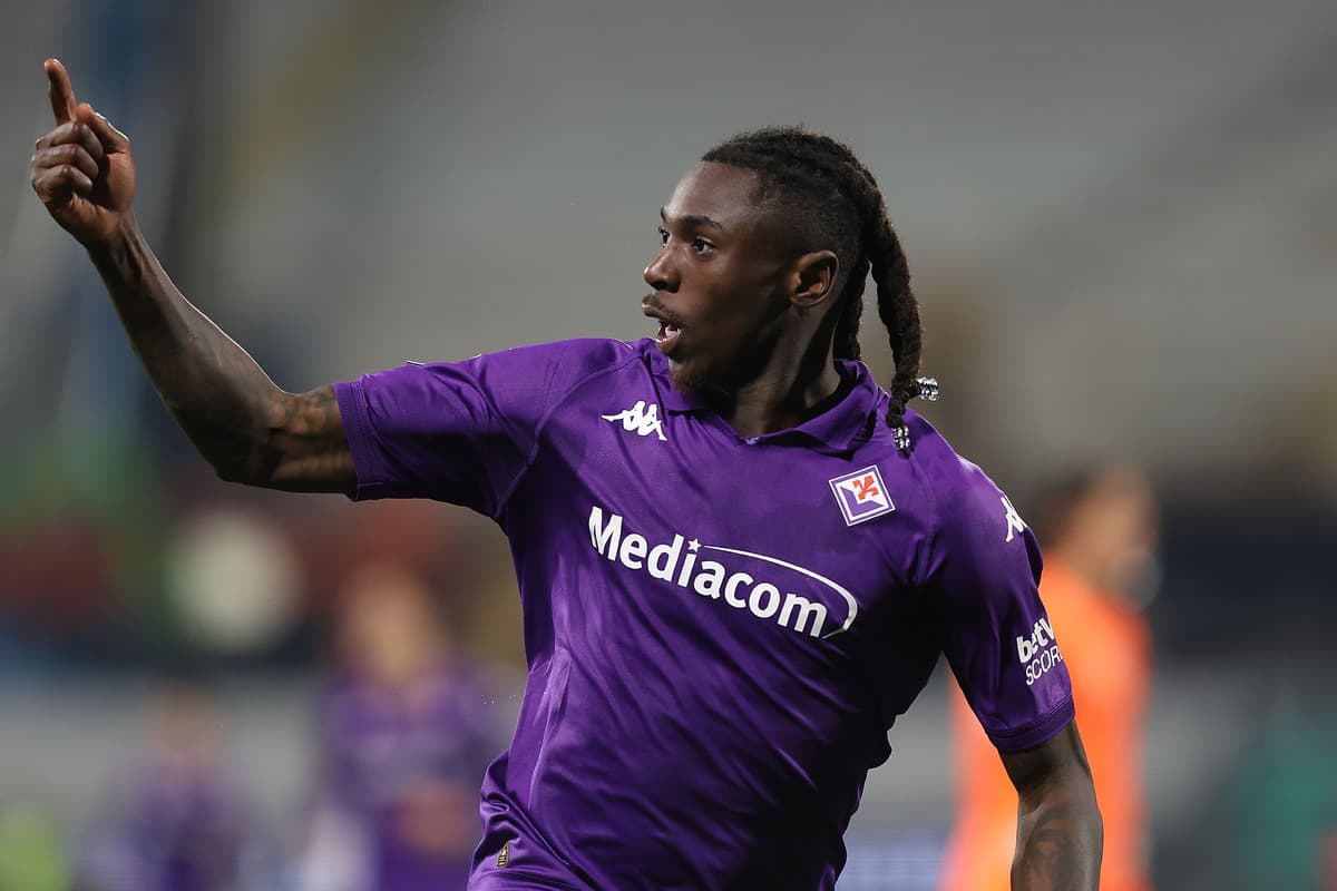 Jugador de Fiorentina celebrando un gol Jugador de Fiorentina celebrando un gol