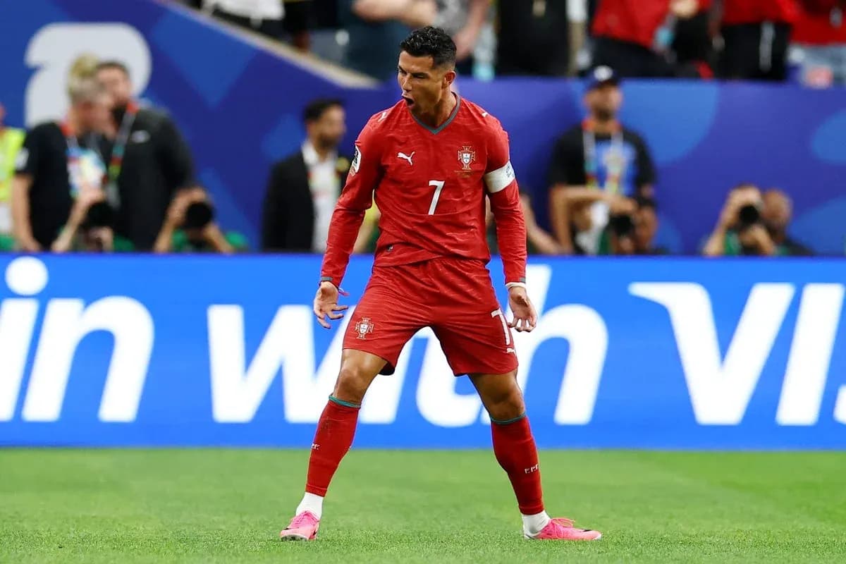 Cristiano Ronaldo celebrando durante un partido con Portugal Cristiano Ronaldo celebrando durante un partido con Portugal