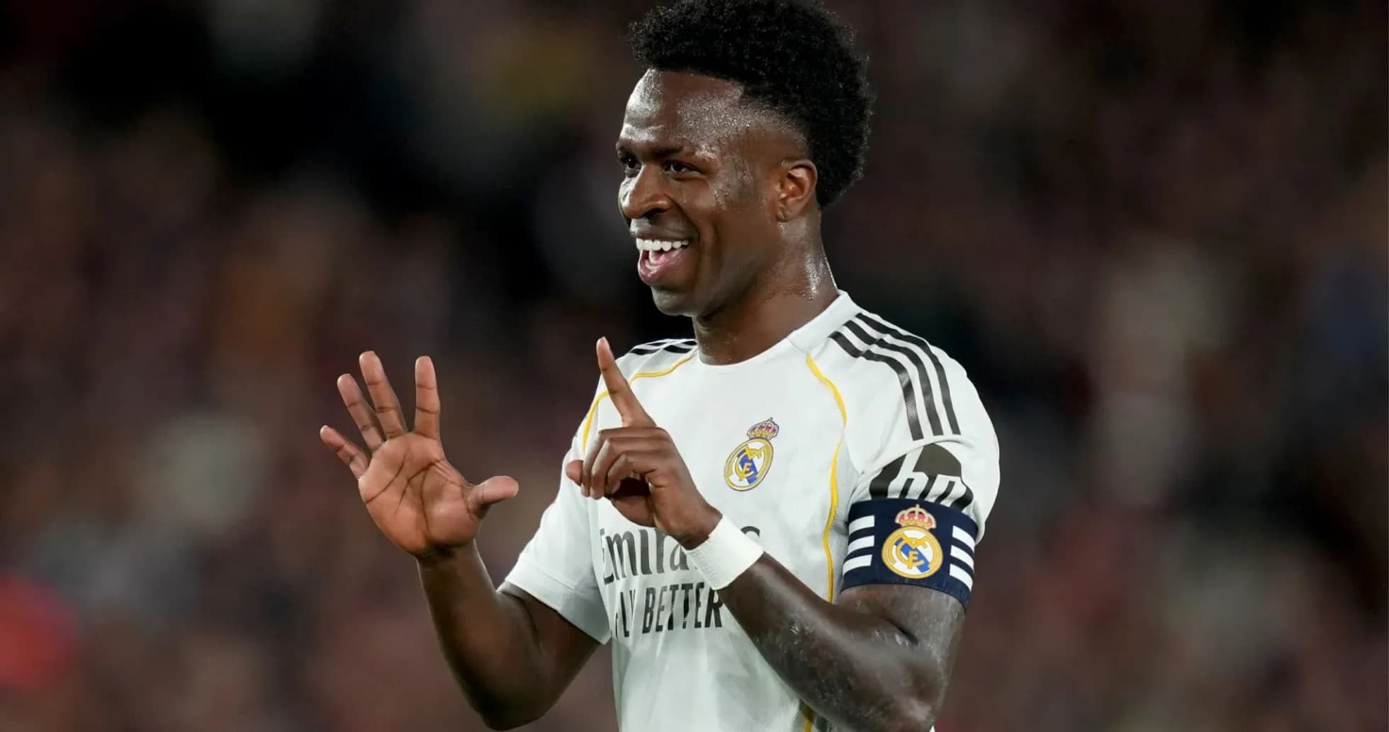 Vinícius Júnior celebrando con gesto durante el partido Vinícius Júnior celebrando con gesto durante el partido