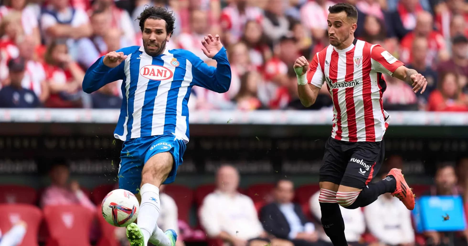 Jugadores de Espanyol y Athletic Club en acción Jugadores de Espanyol y Athletic Club en acción