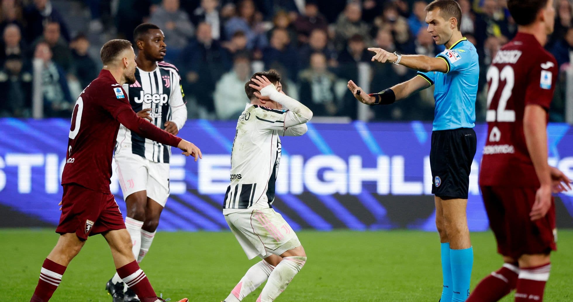 Jugadores de Torino y Juventus en el partido Jugadores de Torino y Juventus en el partido