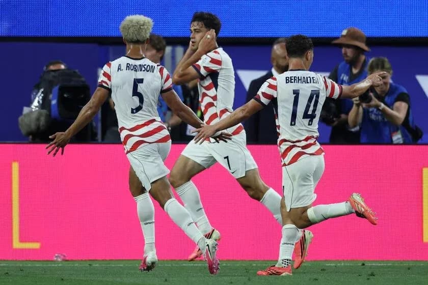 Jugadores de Estados Unidos celebrando un gol Jugadores de Estados Unidos celebrando un gol