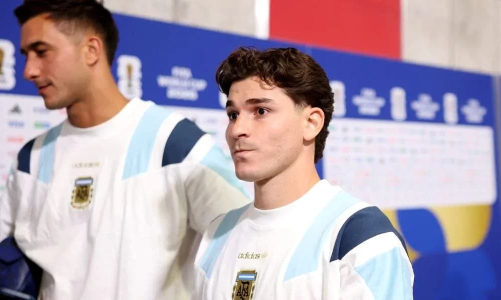 Jugadores argentinos en sala de prensa antes del partido Jugadores argentinos en sala de prensa antes del partido