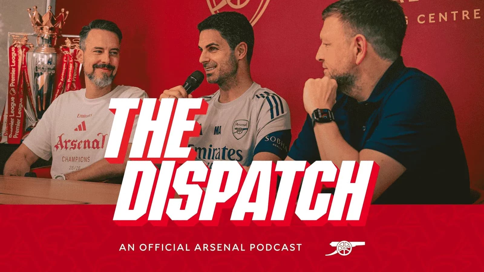 Mikel Arteta y dos presentadores en podcast de Arsenal Mikel Arteta y dos presentadores en podcast de Arsenal