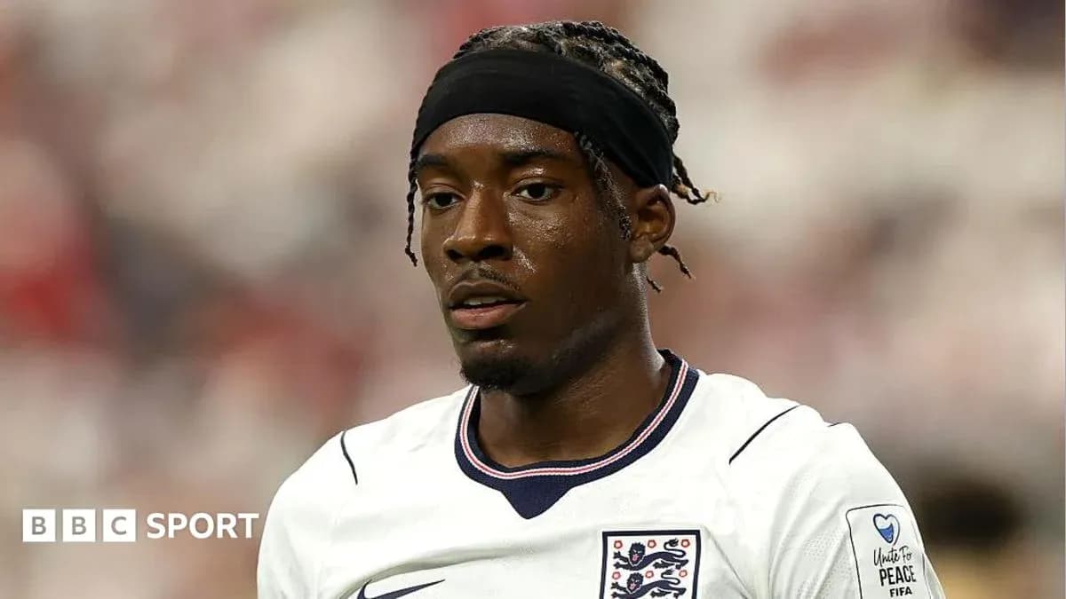 Jugador de Inglaterra en el campo durante un partido Jugador de Inglaterra en el campo durante un partido