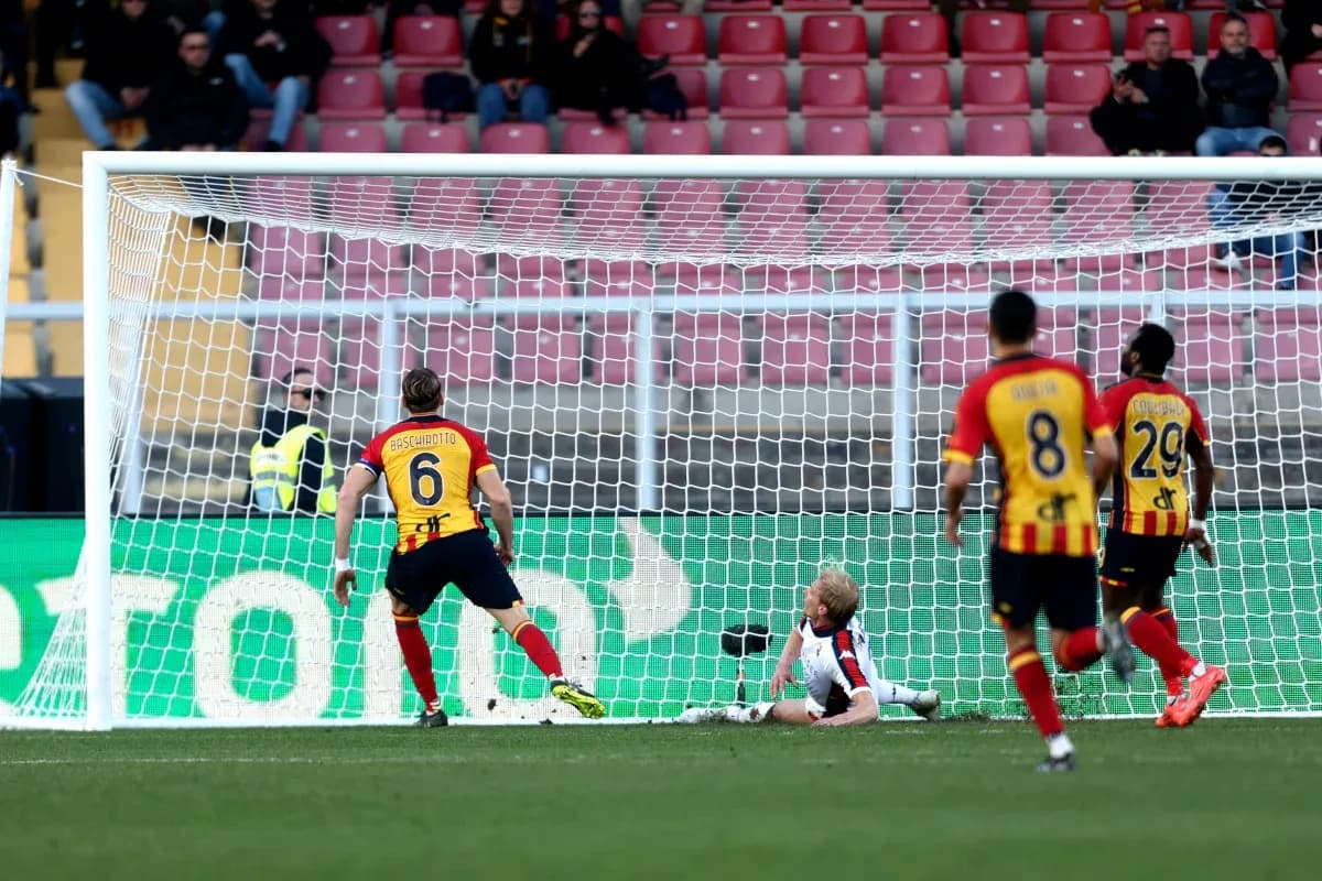 Gol de Lecce durante el partido contra Genoa Gol de Lecce durante el partido contra Genoa