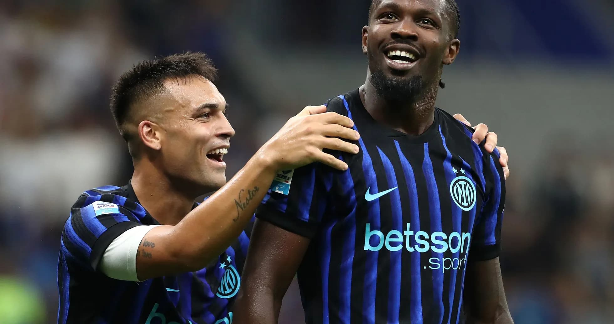 Jugadores de Inter celebrando un gol Jugadores de Inter celebrando un gol