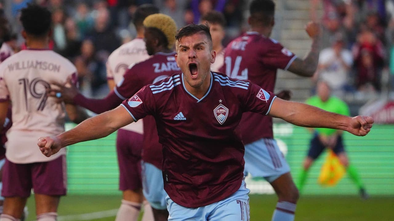Jugador de Colorado Rapids II celebra un gol Jugador de Colorado Rapids II celebra un gol