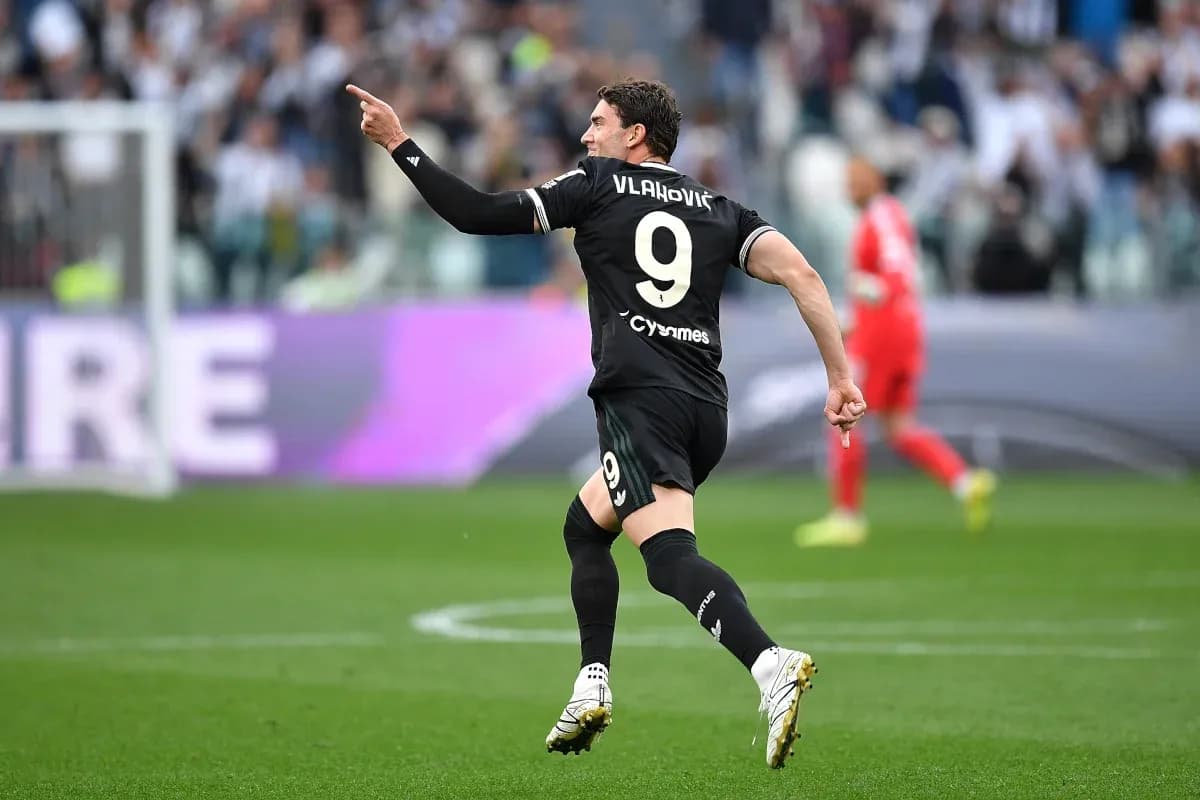 Vlahović celebra un gol en el partido Vlahović celebra un gol en el partido