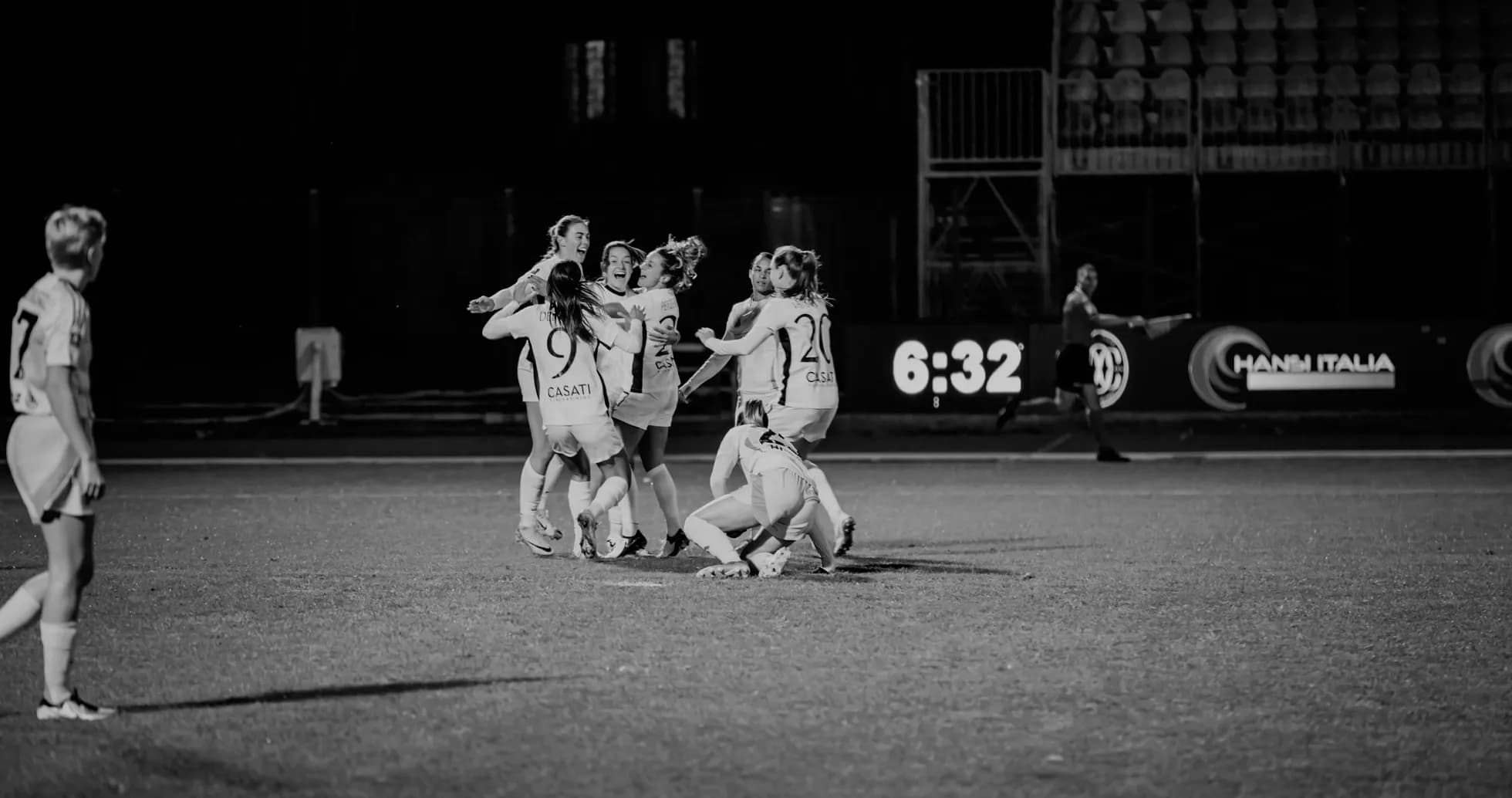 Jugadoras celebrando un gol en el partido Jugadoras celebrando un gol en el partido