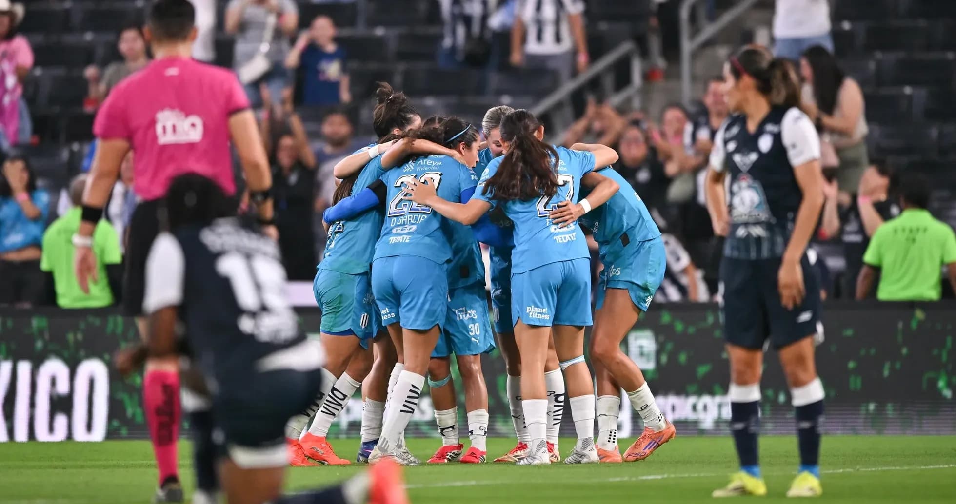 Jugadoras de Monterrey celebrando un gol Jugadoras de Monterrey celebrando un gol