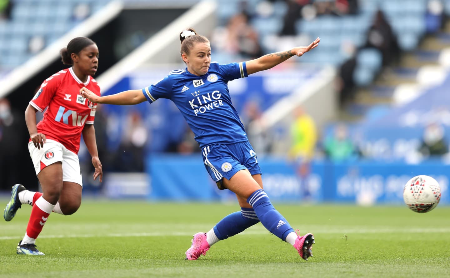 Jugadora de Leicester City WFC en acción Jugadora de Leicester City WFC en acción
